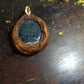 Talisman pendentif Agate mousse et bois gravé