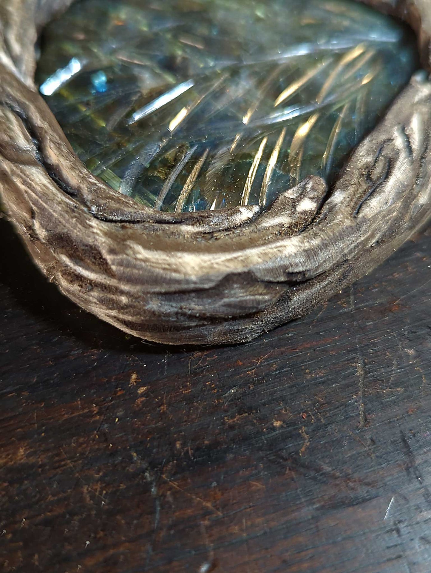 Talisman pendentif Labradorite et bois gravé